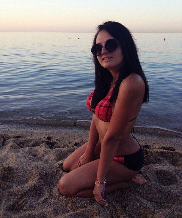 Девушка, ищу пару где мужчина от 50, девушка - молодая Девушка, ищу пару где мужчина от 50, девушка - молодая